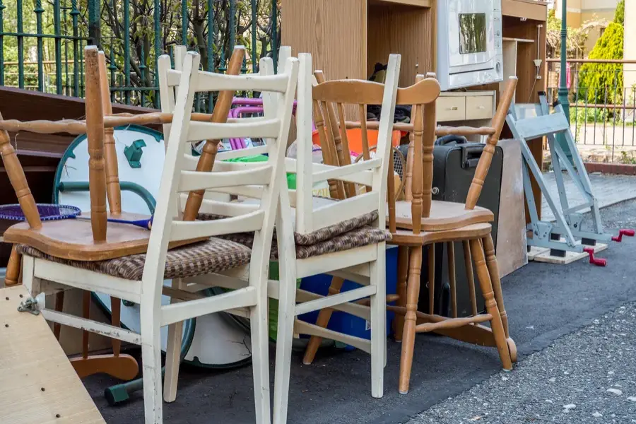 When To Hire Professionals For Furniture Removal in Temple Hills, MD When To Hire Professionals For Furniture Removal in Temple Hills, MD